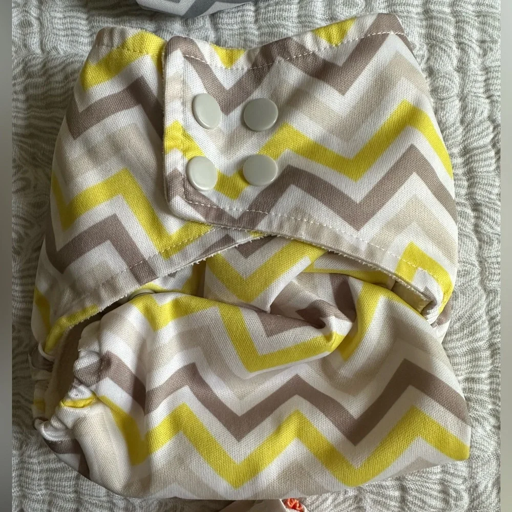 Set of 4 Lotus Bumz diaper covers